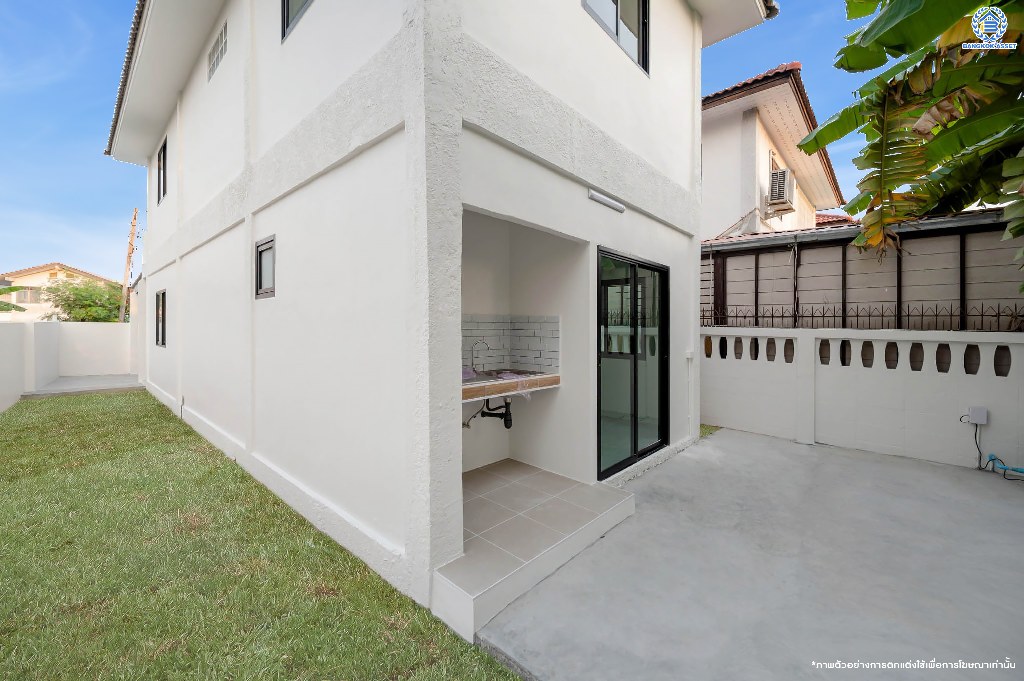 บ้านมือสองตกแต่งใหม่ พระปิ่น2 บรมราชชนนี เนื้อที่ 36.30 ตร.ว. ฟังก์ชัน 2 ห้องนอน 2 ห้องน้ำ เข้า-ออกได้สองเสั้นทาง โครงการติดถนนบรมราชชนนี เชื่อมต่อถนนศาลาธรรมสพน์ ใกล้ทางคู่ขนานลอยฟ้าบรมราชชนนี ใกล้จุดขึ้นทางด่วน "ศรีรัช" และห้างสรรพสินค้าเซ็นทรัลปิ่นเกล้า...